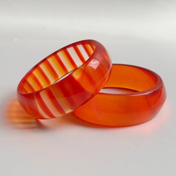 Two Vintage 60s Genuine Lucite Best Plastics Bangle Bracelets - Picture 5 of 11